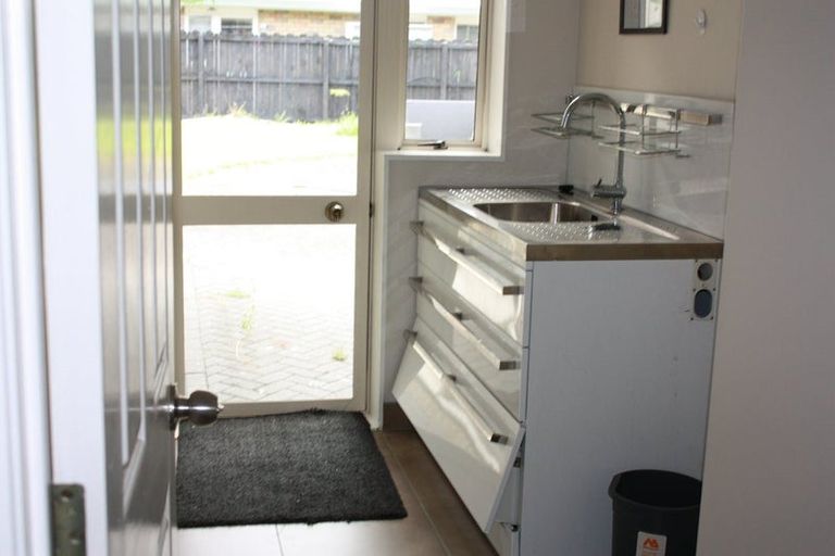 Photo of property in 2 Amadeus Place, Northpark, Auckland, 2013