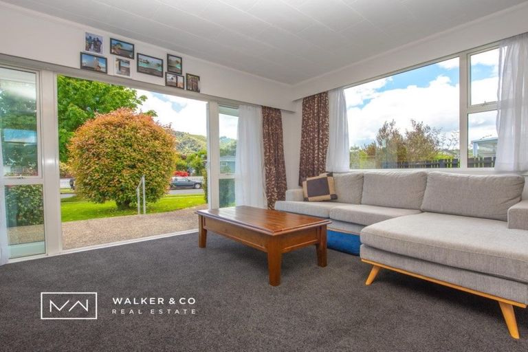 Photo of property in 16 Kentucky Street, Totara Park, Upper Hutt, 5018