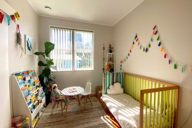 Photo of property in 17 Thomas Avenue, Te Atatu Peninsula, Auckland, 0610