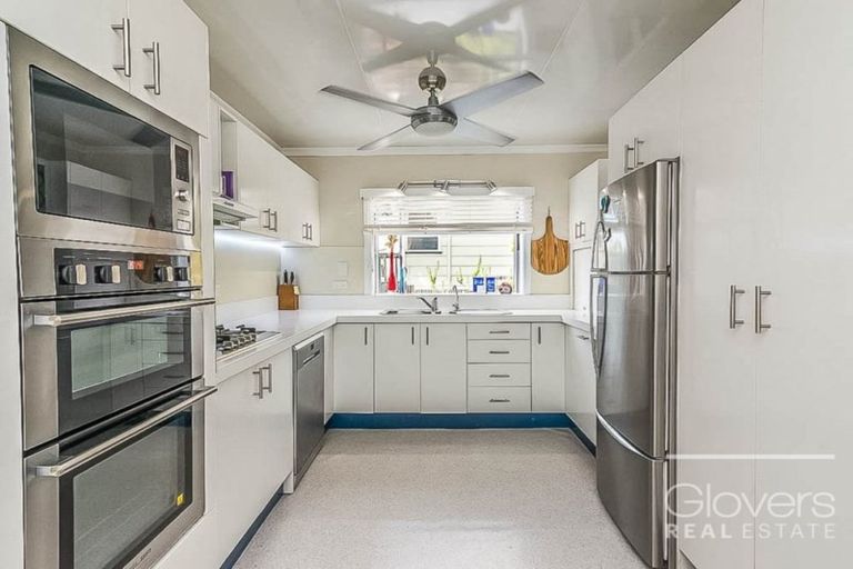 Photo of property in 12 Lemnos Place, Titirangi, Auckland, 0604