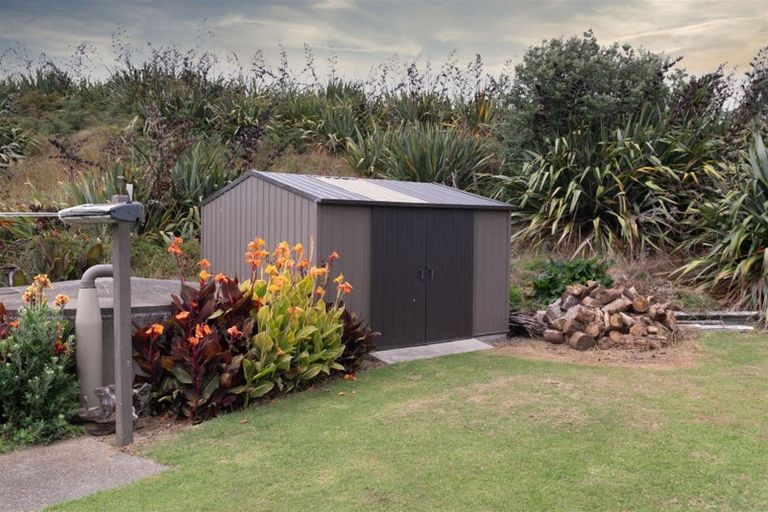 Photo of property in 68 Waitarere Rise Avenue, Waitarere, Levin, 5510