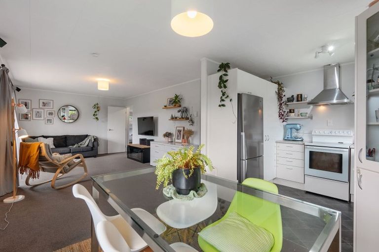 Photo of property in 12 Katrina Place, Massey, Auckland, 0614