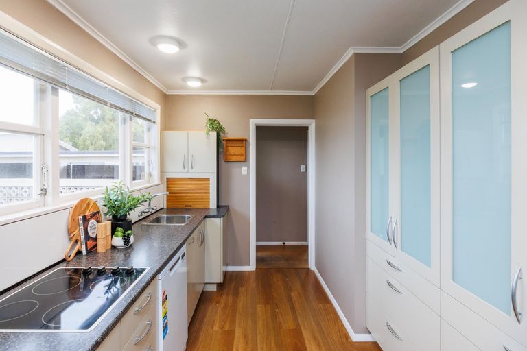 Photo of property in 4 Ellesmere Crescent, Highbury, Palmerston North, 4412