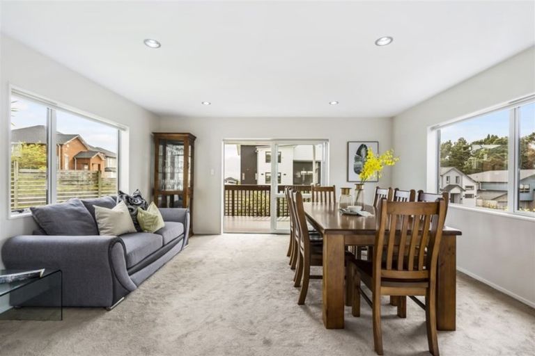 Photo of property in 23 Ravello Rise, Flat Bush, Auckland, 2019