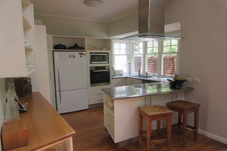 Photo of property in 48 Ferry Street, Seatoun, Wellington, 6022