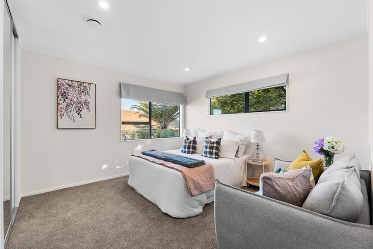 Photo of property in 1/14 Kupari Place, Totara Vale, Auckland, 0629