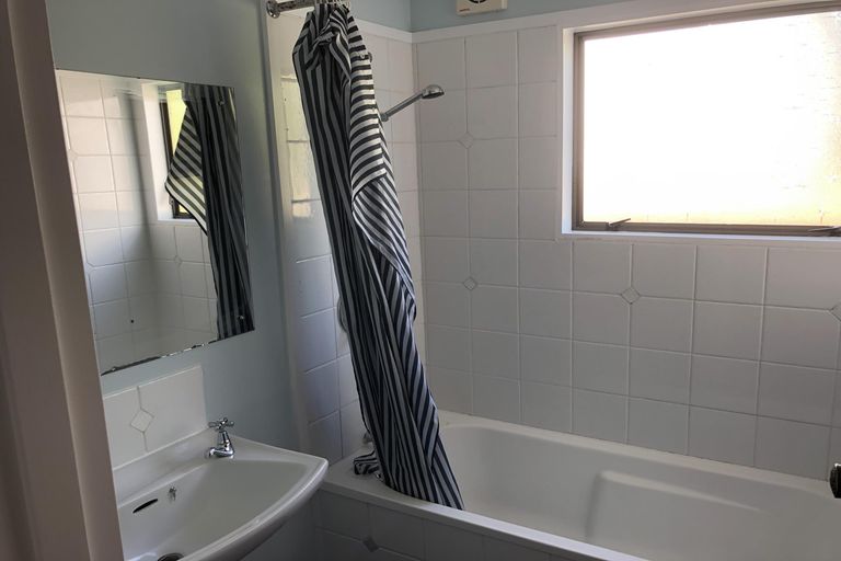 Photo of property in 30 Dorset Crescent, Hokowhitu, Palmerston North, 4410