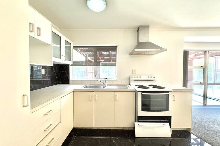 Photo of property in 17 Horlicks Place, Randwick Park, Auckland, 2105