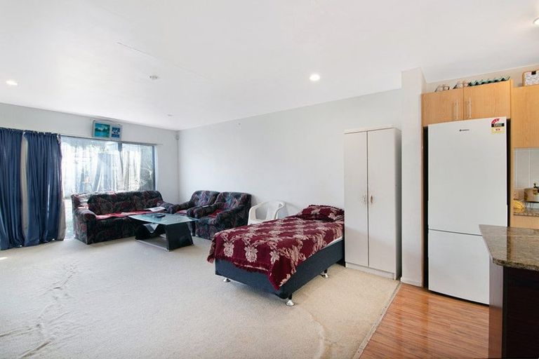 Photo of property in 11 Rakich Place, Henderson, Auckland, 0612