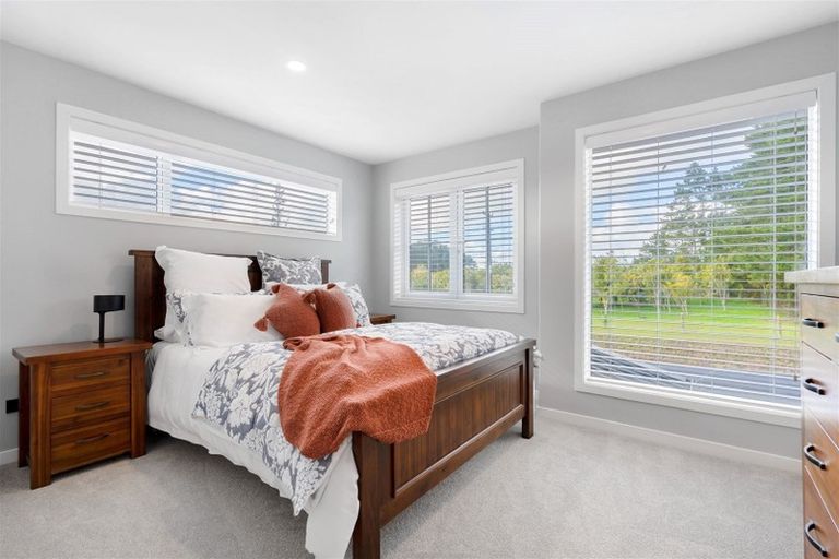 Photo of property in 37 Nobilo Road, Kumeu, 0810