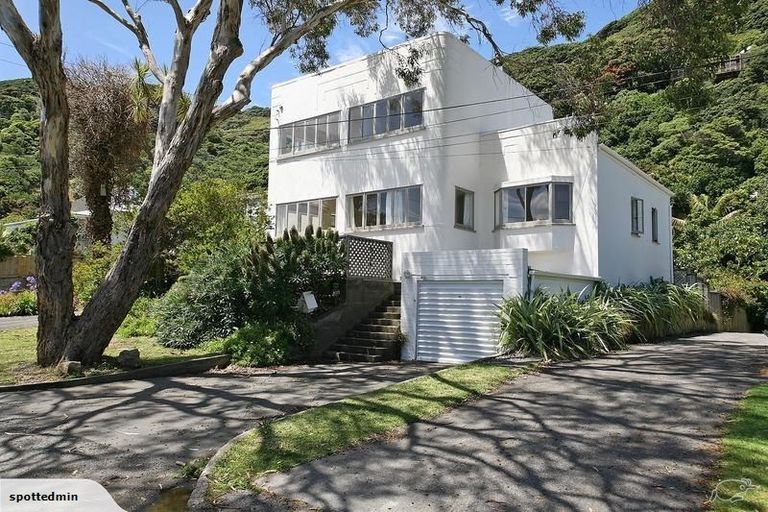 Photo of property in 12 Mahoe Street, Eastbourne, Lower Hutt, 5013