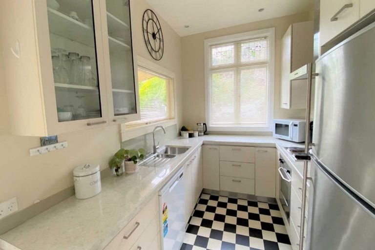 Photo of property in 19 Taupata Street, Redcliffs, Christchurch, 8081