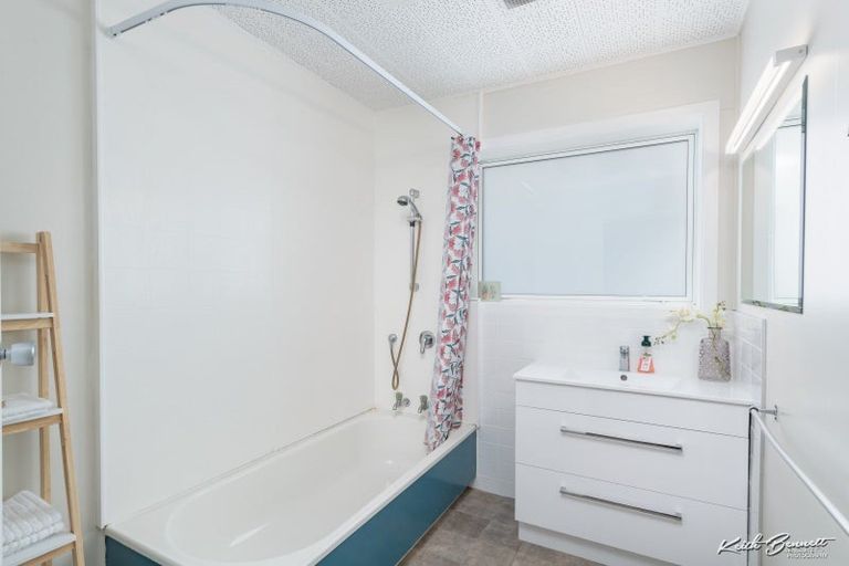 Photo of property in 39 Oakleigh Street, Maungaraki, Lower Hutt, 5010