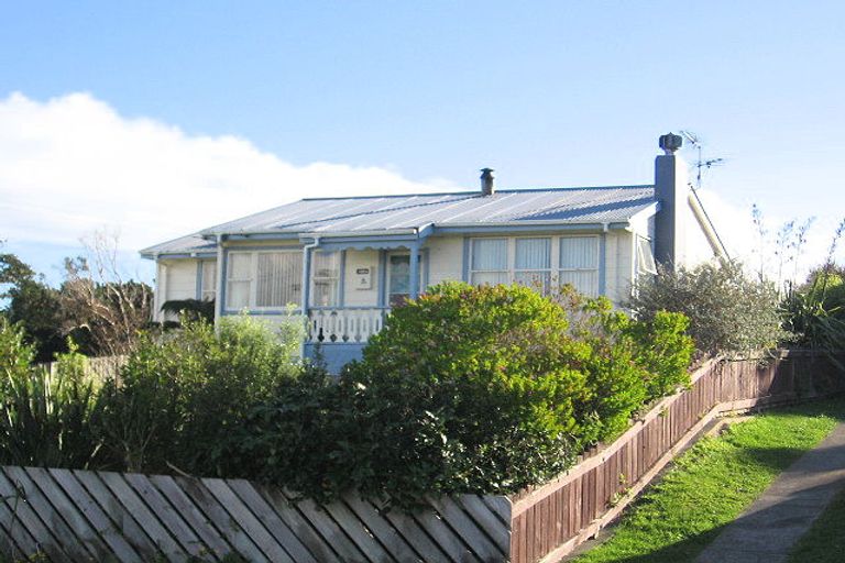 Photo of property in 4 Rakihau Place, Titahi Bay, Porirua, 5022