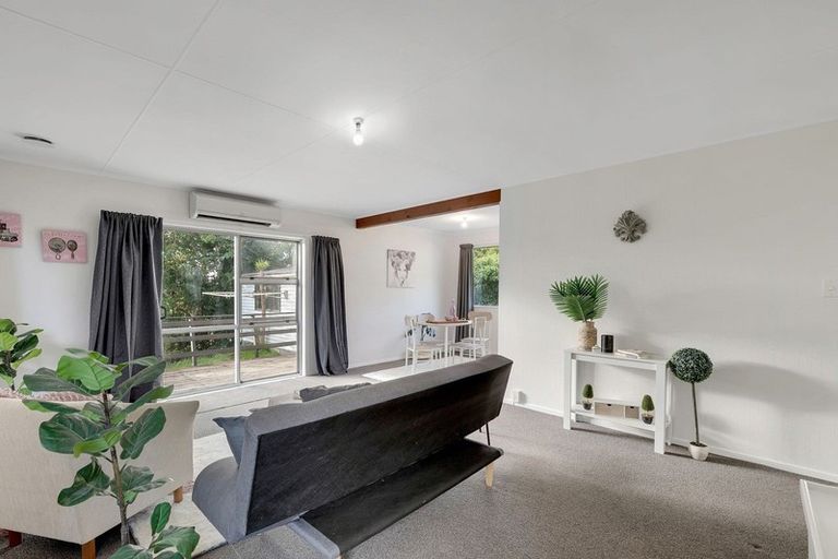 Photo of property in 72 Awatea Street, Ranui, Porirua, 5024