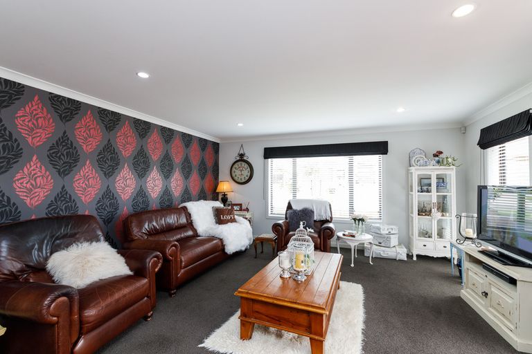 Photo of property in 18 Stonebridge Heights, Feilding, 4702