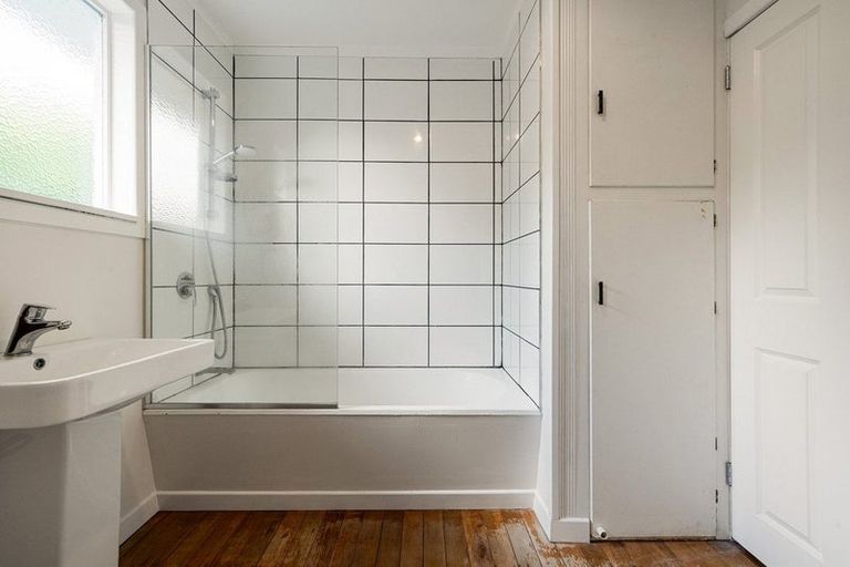 Photo of property in 30 Queen Street, Cambridge, 3434