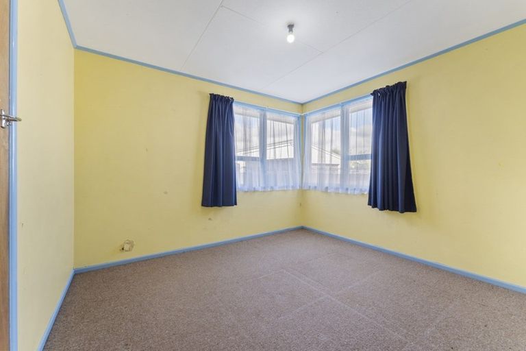 Photo of property in 15 Halswell Crescent, Westbrook, Palmerston North, 4412