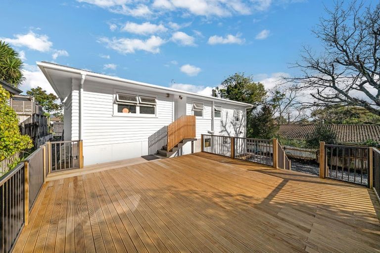 Photo of property in 4 Sunnyside Road, Sunnyvale, Auckland, 0612
