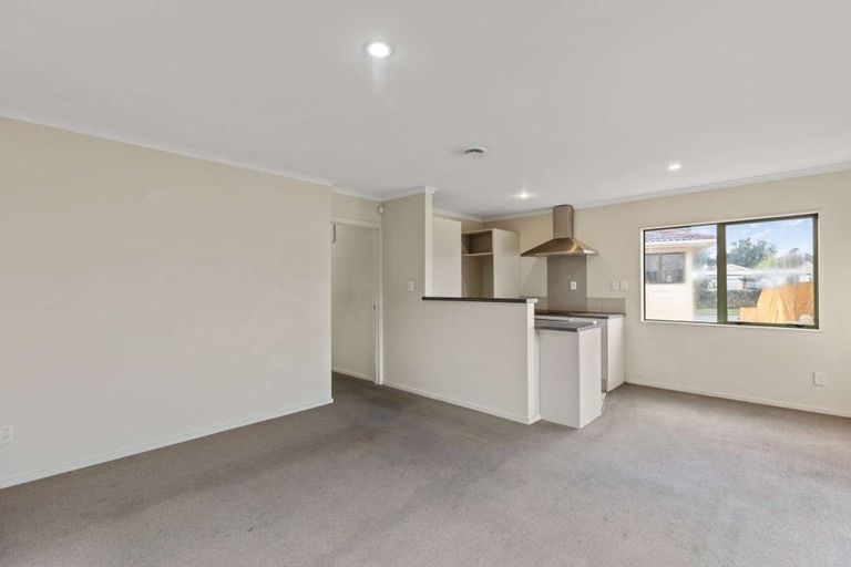 Photo of property in 15 Edwin Freeman Place, Ranui, Auckland, 0612