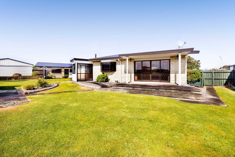 Photo of property in 14 Pohutukawa Drive, Opunake, 4616