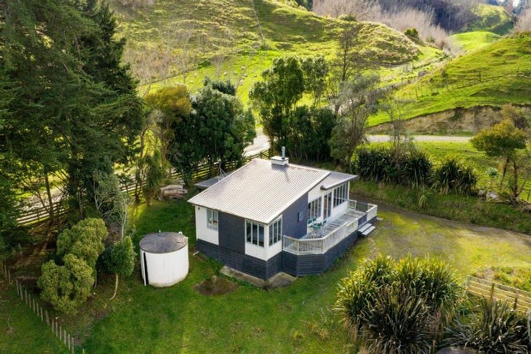 Photo of property in 442 Zigzag Road, Pohangina, Feilding, 4775