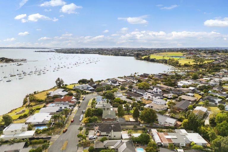 Photo of property in 40 Riverlea Avenue, Pakuranga, Auckland, 2010