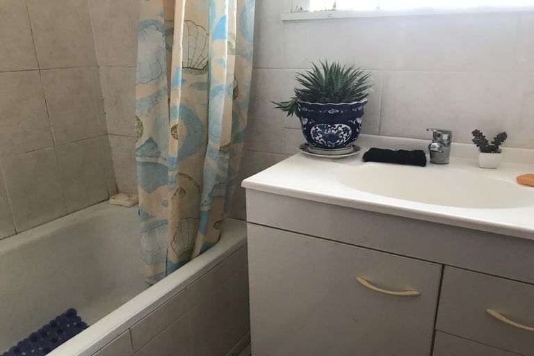 Photo of property in 14 Swaffield Road, Papatoetoe, Auckland, 2025