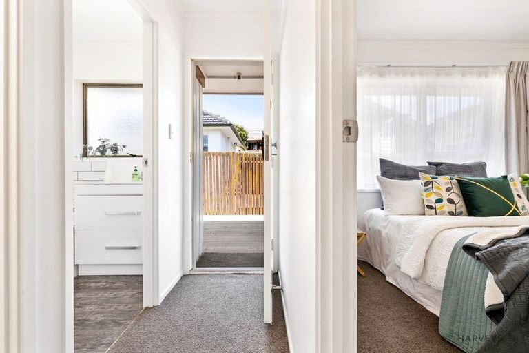 Photo of property in 2/56 Te Atatu Road, Te Atatu South, Auckland, 0610