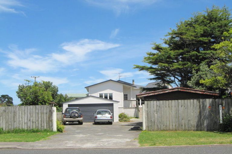 Photo of property in 6 Clarks Beach Road, Clarks Beach, 2122