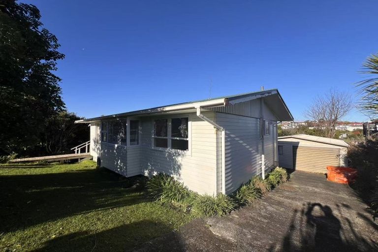 Photo of property in 11 Albatross Road, Red Beach, 0932