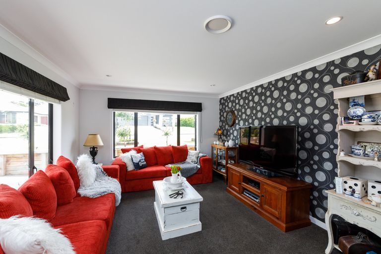 Photo of property in 18 Stonebridge Heights, Feilding, 4702