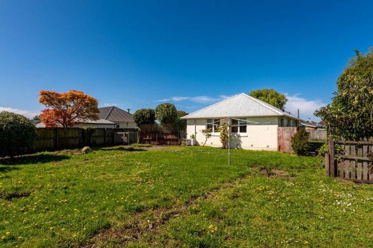 Photo of property in 21 Lambeth Crescent, Northcote, Christchurch, 8052