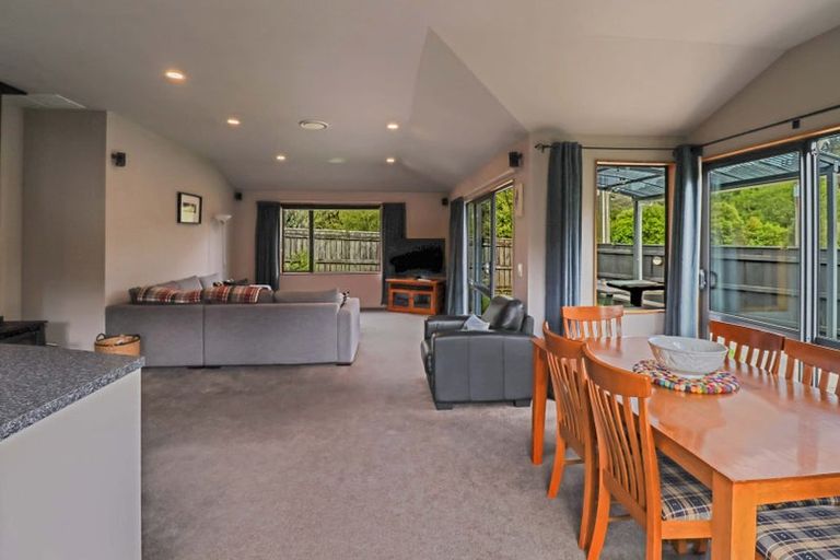 Photo of property in 186 Plateau Road, Te Marua, Upper Hutt, 5018