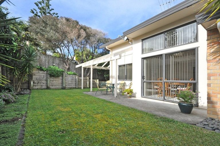 Photo of property in 2/65 Donald Street, Stanmore Bay, Whangaparaoa, 0932