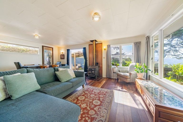 Photo of property in 120 Miromiro Road, Normandale, Lower Hutt, 5010