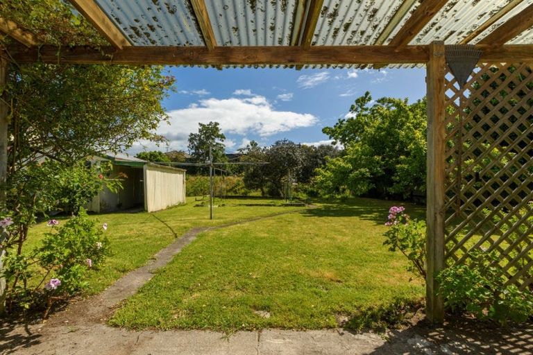Photo of property in 15 Ngatai Road, Otumoetai, Tauranga, 3110