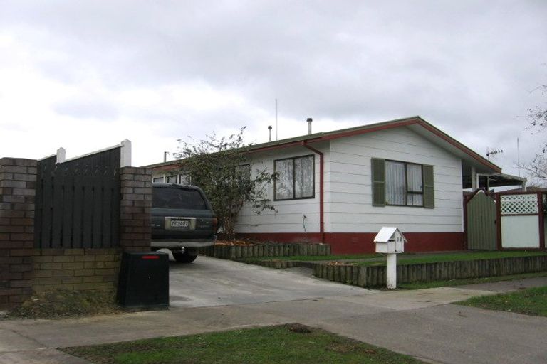 Photo of property in 36 Suzanne Grove, Kelvin Grove, Palmerston North, 4414