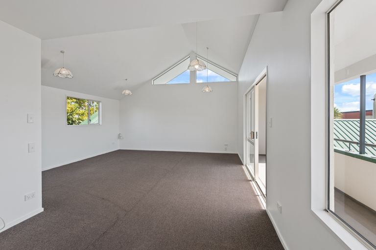 Photo of property in 3/50 Division Street, Riccarton, Christchurch, 8041