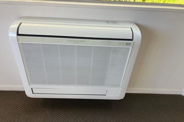 Photo of property in 8 Greenridge Court, Glenfield, Auckland, 0629