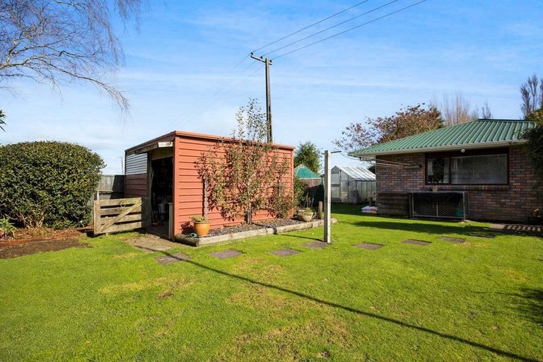 Photo of property in 44 Rawhitiroa Road, Eltham, 4322