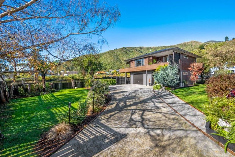 Photo of property in 90 Moana View Road, Waikawa, Picton, 7220