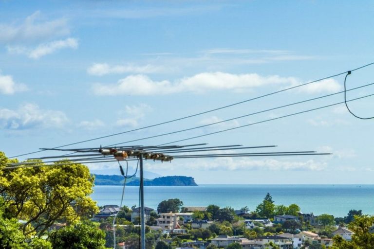 Photo of property in 1/97 Matipo Road, Mairangi Bay, Auckland, 0630