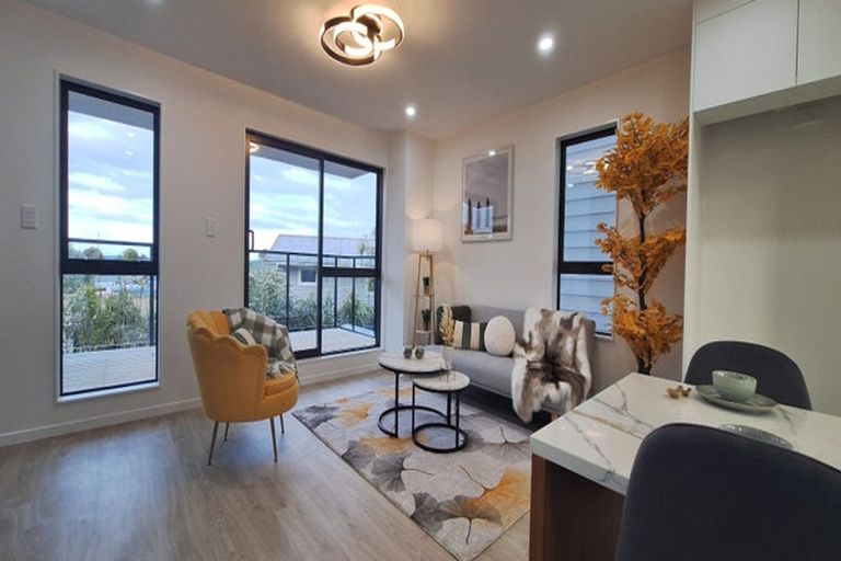 Photo of property in 21d Laura Street, Kelston, Auckland, 0602