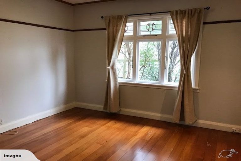 Photo of property in 11 Highbury Crescent, Highbury, Wellington, 6012