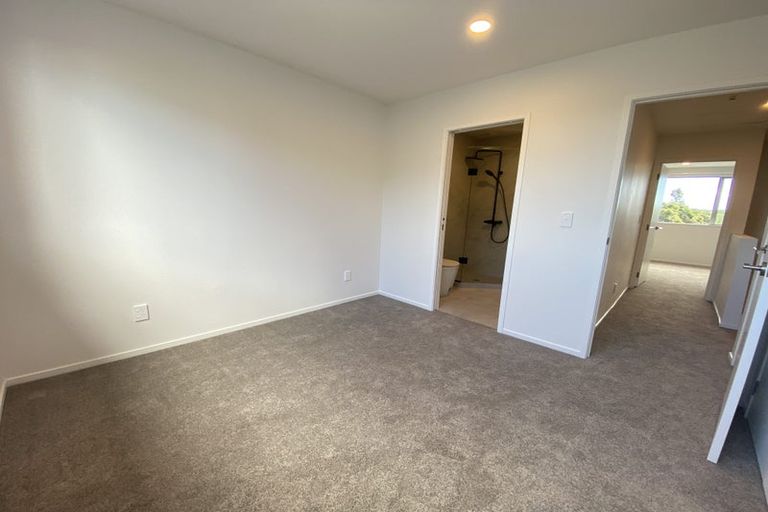 Photo of property in 57d Edmonton Road, Henderson, Auckland, 0612
