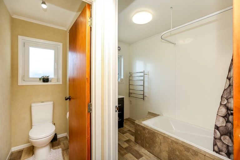 Photo of property in 30 Karaka Street, Merrilands, New Plymouth, 4312