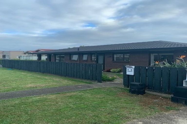 Photo of property in 1/3 West Street, Papakura, 2110