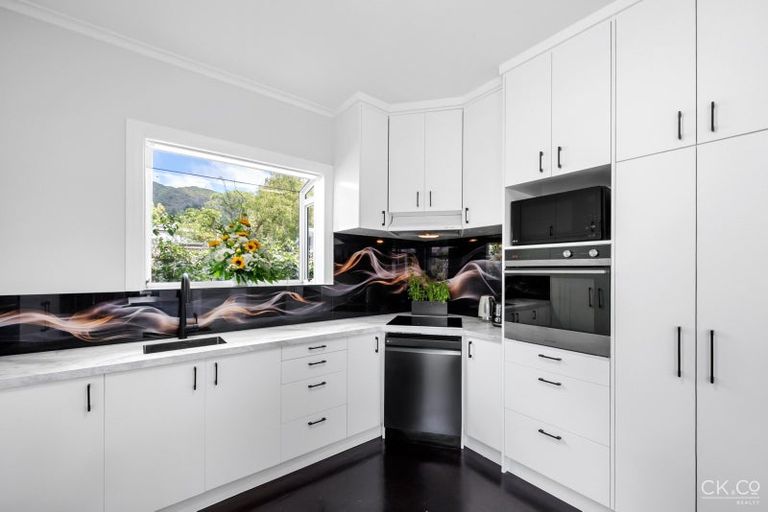 Photo of property in 465 Stokes Valley Road, Stokes Valley, Lower Hutt, 5019