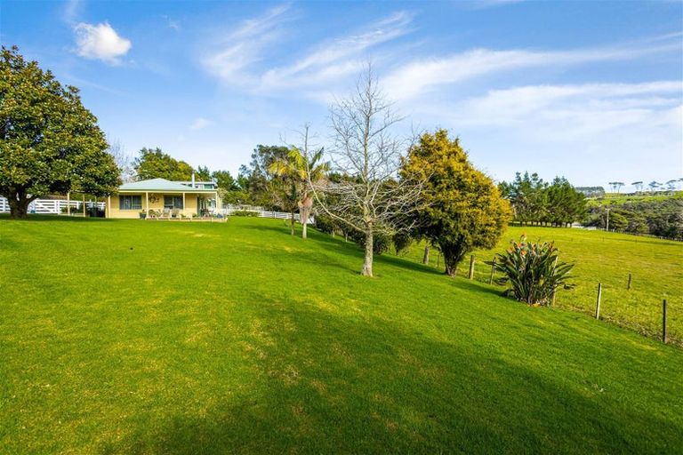 Photo of property in 192 Muriwai Valley Road, Muriwai, Waimauku, 0881